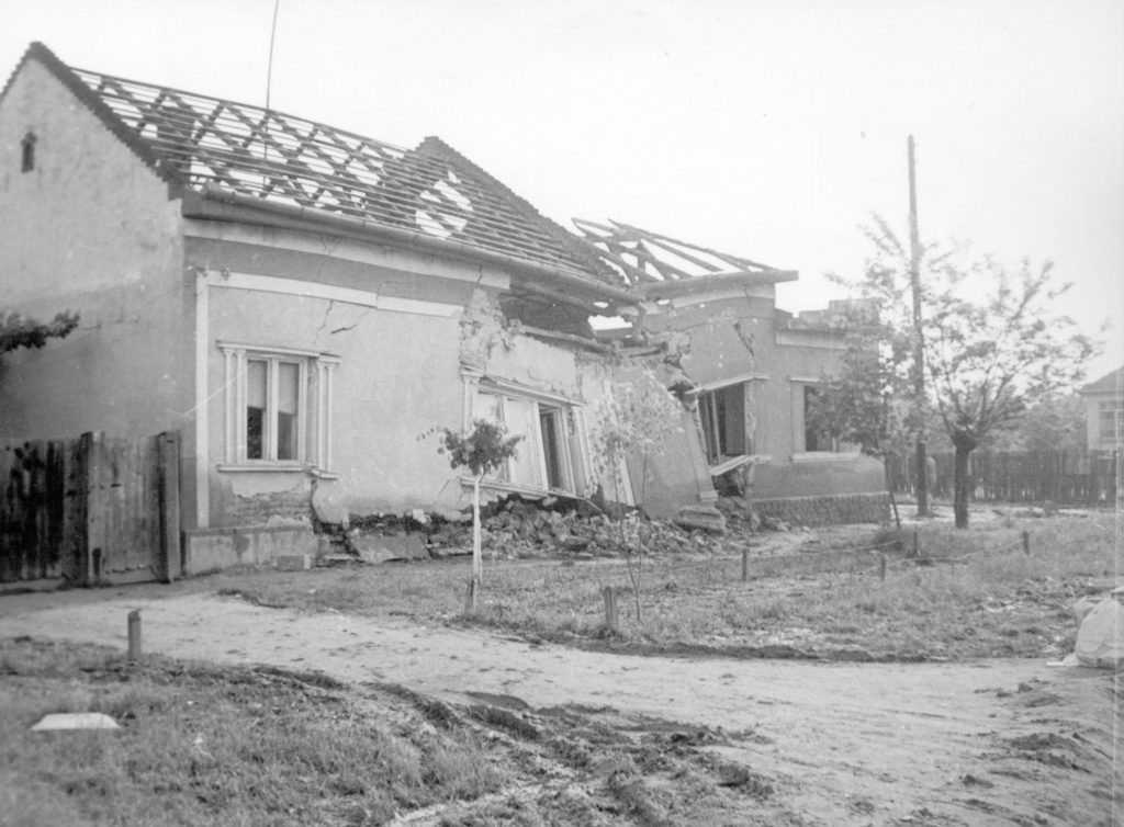Clădiri distruse de inundații / Az árvíz által lerombolt épületek