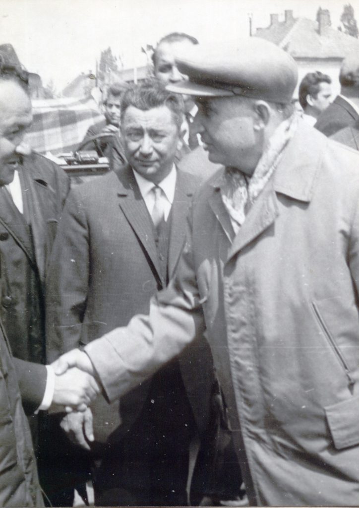 Nicolae Ceaușescu se întâlnește cu sătmărenii afectați de inundații / Nicolae Ceaușescu találkozik az áradások szatmári károsultjaival